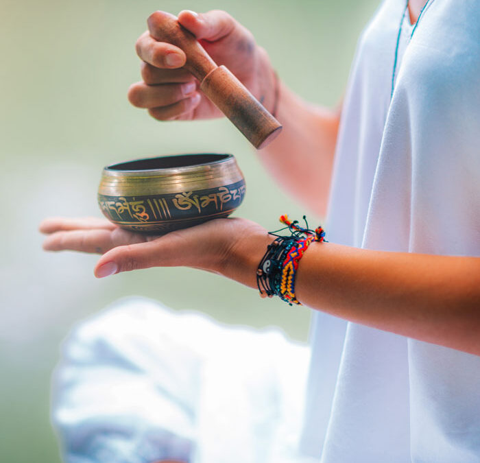 presencia, equilibrio, cuerpo, regulación con terapias holísticas y naturales de Regresaati. Acompañamiento consciente para que recuperes tu equilibrio.