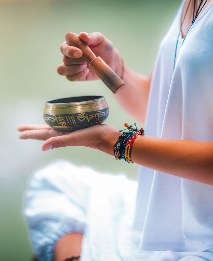 presencia, equilibrio, cuerpo, regulación con terapias holísticas y naturales de Regresaati. Acompañamiento consciente para que recuperes tu equilibrio.